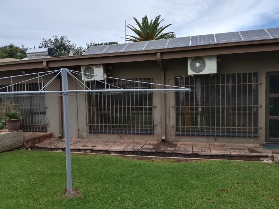 5 Bedroom Property for Sale in Lourenspark North West